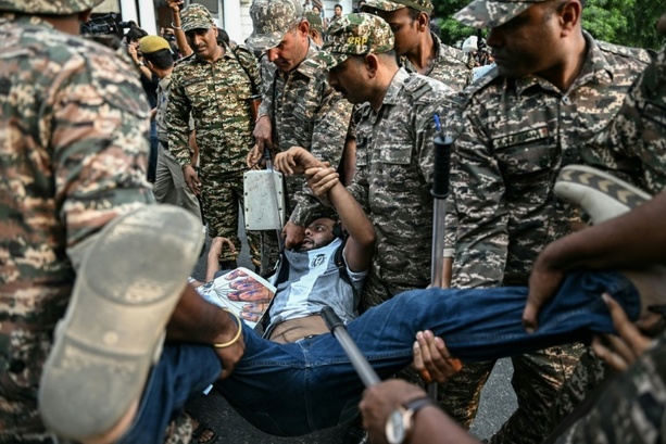 Bild vergr&ouml;&szlig;ern: Indien: Kakerlaken-Bewegung will Proteste trotz Festnahmen fortsetzen