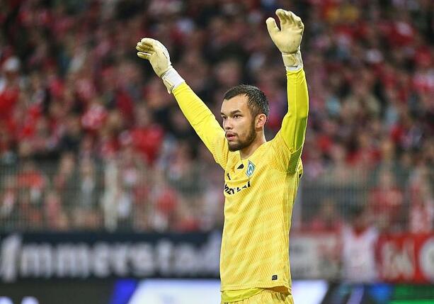 Bild vergr&ouml;&szlig;ern: 1. Bundesliga: Freiburg siegt in Unterzahl gegen Schalke