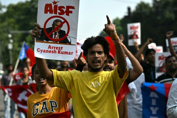 Bild vergr&ouml;&szlig;ern: Tausende demonstrieren erneut in Neu Delhi gegen Leiter der Wahlkommission