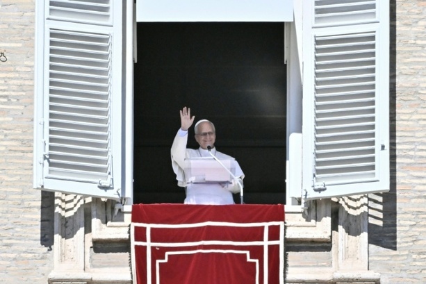 Bild vergr&ouml;&szlig;ern: Vatikan: Papst kommt am Dienstag für Entfernung von Lungenknoten ins Krankenhaus
