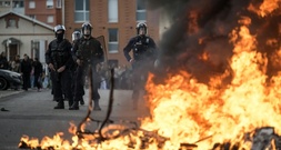 Schülerproteste in Frankreich: Acht Schulmitarbeiter verletzt