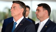 Gericht gestattet Flávio Bolsonaro Besuch seines inhaftierten Vaters wieder
