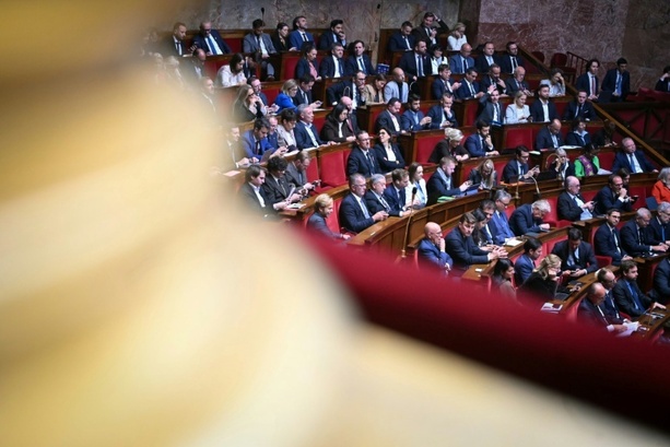 Bild vergr&ouml;&szlig;ern: Milliarden-Einsparungen geplant: Frankreichs Parlament beginnt Haushaltsdebatte