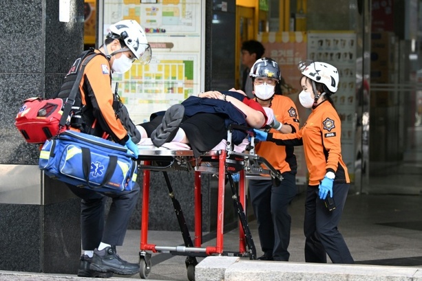 Bild vergr&ouml;&szlig;ern: Messerangriff von Vorbestraftem mit Fußfessel: Mehrere Verletzte in Südkorea