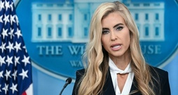 Lobeshymne auf den Präsidenten: Trump-Sprecherin Zacharia absolviert ersten Auftritt