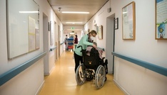 Regierung setzt Pflegekommission ein - erste Ergebnisse Ende Januar