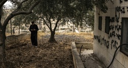 Westjordanland: Israelische Siedler setzen Moschee in Brand