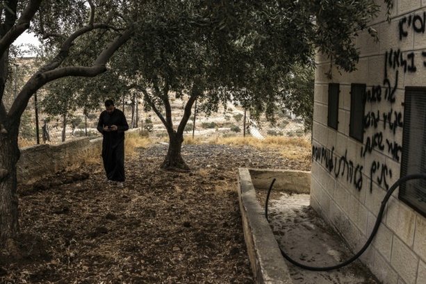 Bild vergr&ouml;&szlig;ern: Westjordanland: Israelische Siedler setzen Moschee in Brand