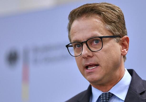 Bild vergr&ouml;&szlig;ern: Linnemann: Krankenkassen-Zusatzbeitrag kann 2027 stabil bleiben