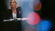 Le Pen kritisiert geplante Verabschiedung von EU-Haushalt noch vor Wahlen 2027