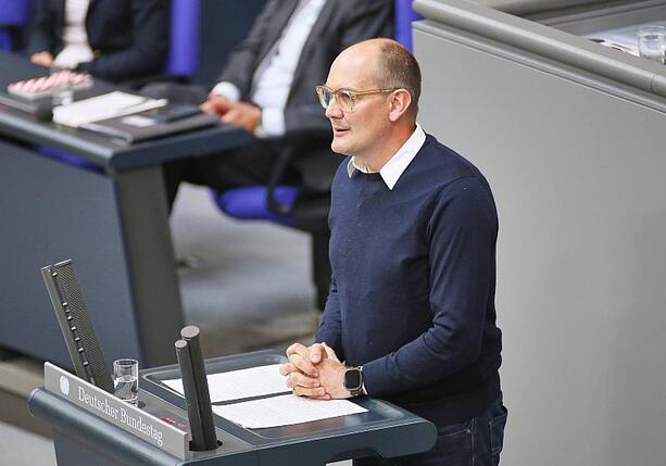 Bild vergr&ouml;&szlig;ern: Grüne zweifeln an Stabilitätsversprechen bei GKV-Zusatzbeitrag