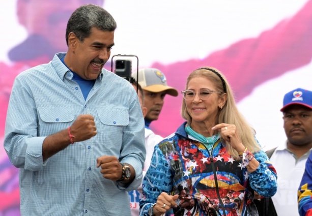 Bild vergr&ouml;&szlig;ern: Maduro und seine Frau weisen US-Foltervorwürfe zurück