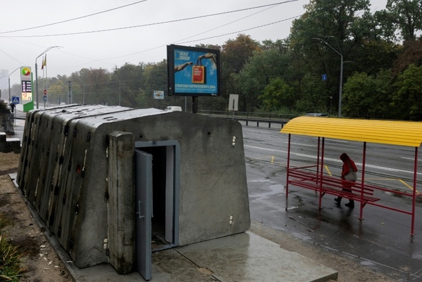 Bild vergr&ouml;&szlig;ern: Ukraine: Behörden in Kiew richten mobile Luftschutzbunker ein