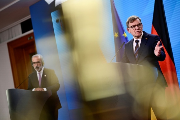 Bild vergr&ouml;&szlig;ern: Wadephul warnt Europäer vor Zugeständnissen an Putin - und iranischer Bedrohung