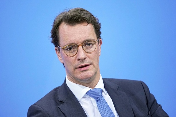 Bild vergr&ouml;&szlig;ern: NRW-Ministerpräsident Wüst fordert Ende des Streits in schwarz-roter Koalition