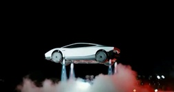 Fliegender Tesla-Roadster ruft US-Verkehrsbehörde auf den Plan