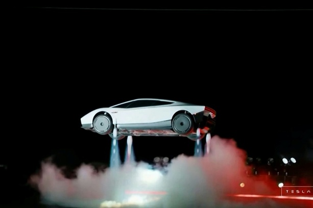 Bild vergr&ouml;&szlig;ern: Fliegender Tesla-Roadster ruft US-Verkehrsbehörde auf den Plan