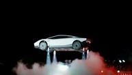 Fliegender Tesla-Roadster ruft US-Verkehrsbehörde auf den Plan