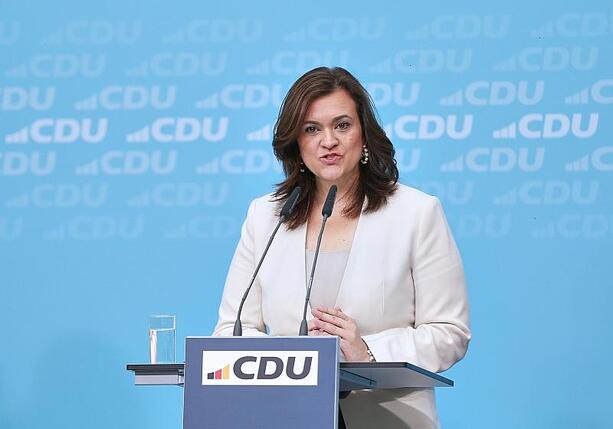 Bild vergr&ouml;&szlig;ern: CDU-Generalsekretärin warnt SPD vor Bündnis mit Linkspartei