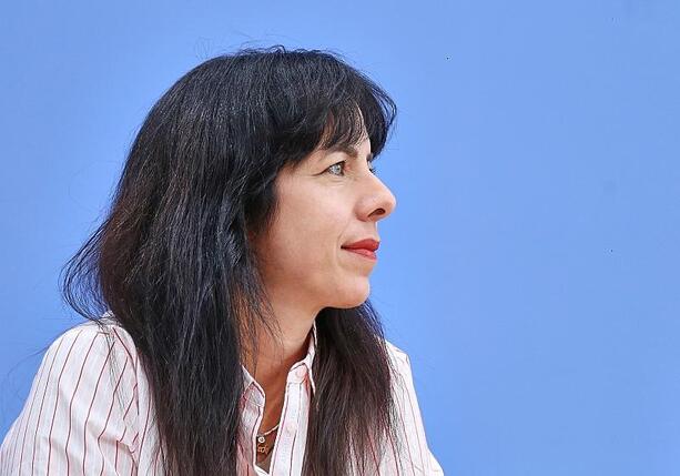 Bild vergr&ouml;&szlig;ern: Berlin: Linke, Grüne und SPD legen Sondierungspapier vor