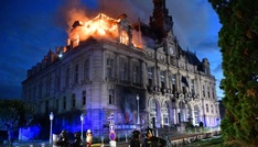 Ausschreitungen in Frankreich: Rathaus von Limoges in Flammen