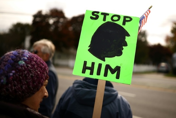 Bild vergr&ouml;&szlig;ern: Landesweite Anti-Trump-Proteste vor wichtigen US-Kongresswahlen