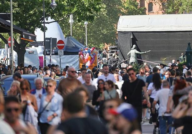 Bild vergr&ouml;&szlig;ern: Umfrage: 82 Prozent sehen Anstand in der Gesellschaft schwinden