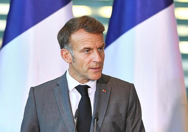 Bild vergr&ouml;&szlig;ern: Macron lehnt Rücktritt von Innenminister ab
