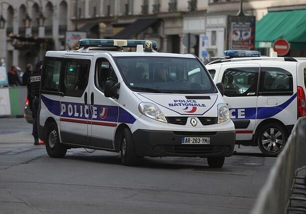 Bild vergr&ouml;&szlig;ern: Bundesregierung blickt besorgt auf Lage in Frankreich
