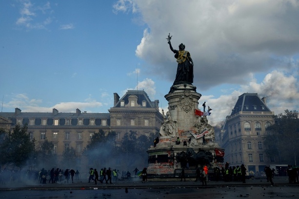 Bild vergr&ouml;&szlig;ern: Nach Ausschreitungen in Frankreich: Gelbwesten planen neuen Protesttag
