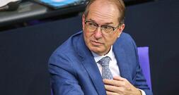 Dobrindt warnt vor Allianz aus Linksextremisten und Migranten
