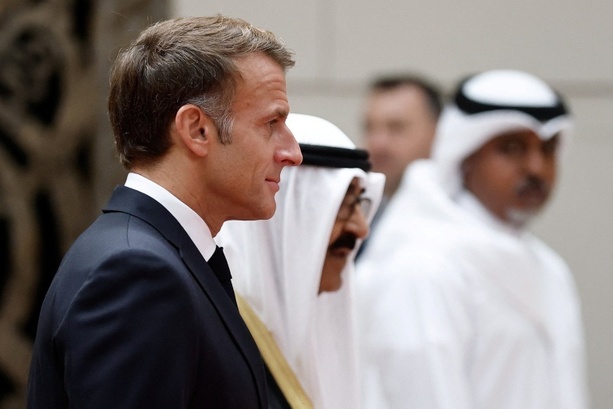 Bild vergr&ouml;&szlig;ern: Trotz Gewaltexzessen in Frankreich: Macron beginnt mehrtägigen Besuch in Golfstaaten