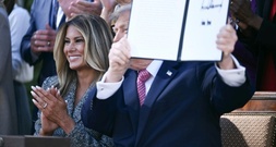 Melania-Initiative: Trump unterzeichnet Dekret für Frauengesundheit