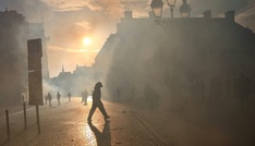 Nächtliche Ausgangssperren in Paris und anderen französischen Städten verfügt