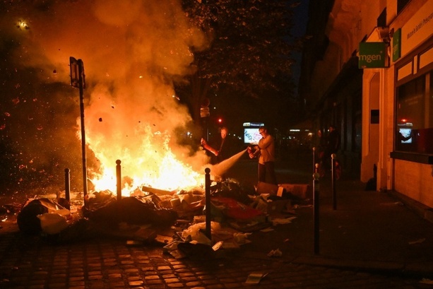 Bild vergr&ouml;&szlig;ern: Nach Ausschreitungen: US-Regierung rät bei Frankreich-Reisen zur Vorsicht