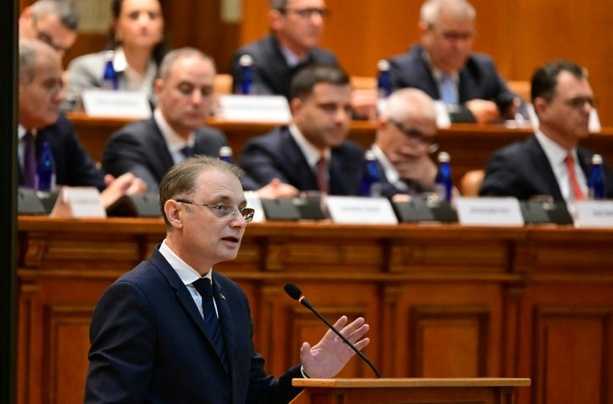 Bild vergr&ouml;&szlig;ern: Rumänien: Parlament billigt Regierung von Pro-Europäer Niculescu