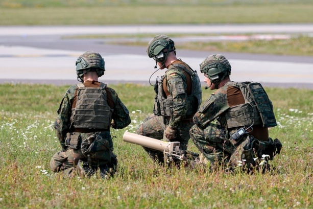 Bild vergr&ouml;&szlig;ern: Bundeswehr: Personalaufwuchs erstmals über Jahresziel