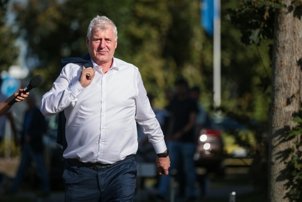 Bild vergr&ouml;&szlig;ern: Sachsen-Anhalt: CDU-Politiker Heuer bleibt bei Ministerpräsidentenwahl in Saal
