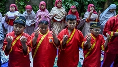 Brände in Indonesien: Schüler beten für Regen