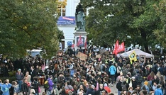 Zehntausende Studierende fordern bei Demonstration in Wien mehr Geld für Hochschulen