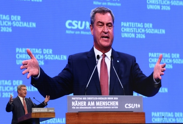 Bild vergr&ouml;&szlig;ern: Söder auf CSU-Parteitag: Es geht jetzt um die Existenz der Volksparteien