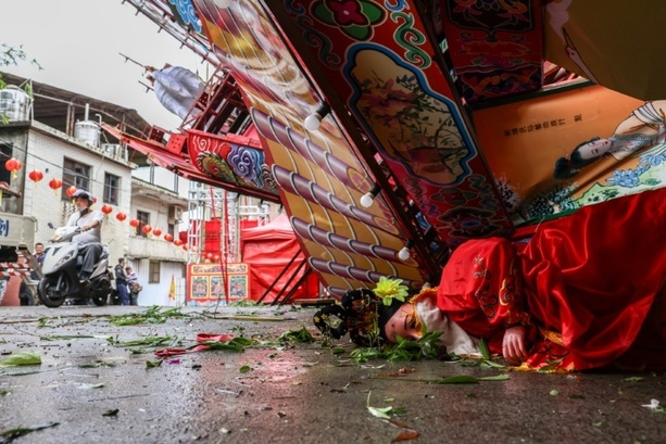 Bild vergr&ouml;&szlig;ern: Zehntausende in Taiwan nach Durchzug von Taifun Champi ohne Strom