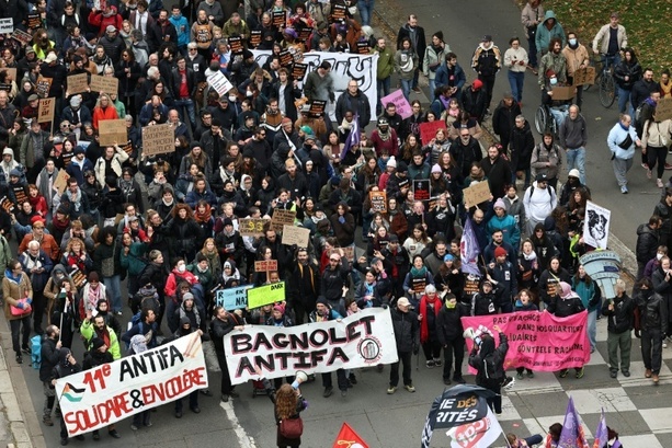Bild vergr&ouml;&szlig;ern: Frankreich: Tausende protestieren gegen Parteitag des rechtspopulistischen RN