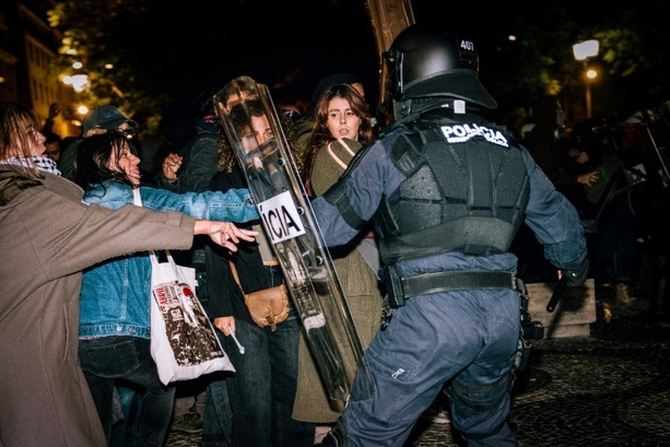 Bild vergr&ouml;&szlig;ern: Polizei in Portugal räumt abermals Protestlager gegen Wohnungsnot