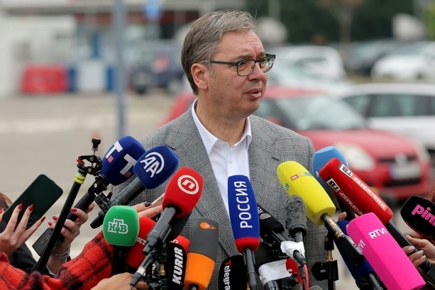 Bild vergr&ouml;&szlig;ern: Serbien vor Machtwechsel: Langjähriger Staatschef Vucic gesteht Niederlage ein