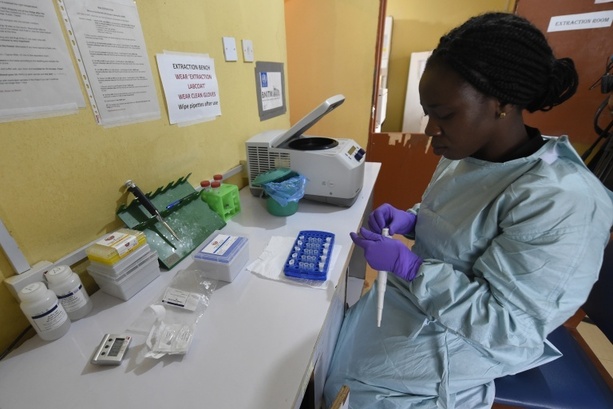 Bild vergr&ouml;&szlig;ern: Erste Ebola-Patientin in Nigeria in die Schweiz ausgeflogen