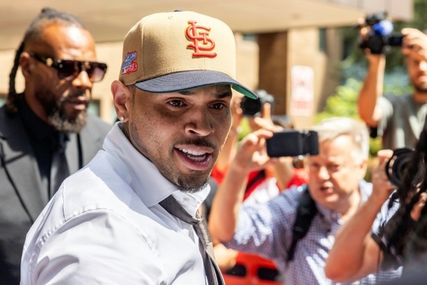 Bild vergr&ouml;&szlig;ern: Club-Schlägerei in London: Chris Brown kommt mit Bewährungsstrafe davon
