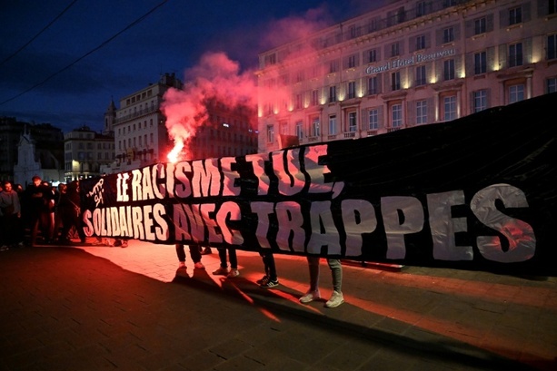 Bild vergr&ouml;&szlig;ern: Anschlag bei Paris: Prominente protestieren gegen Rassismus in Frankreich