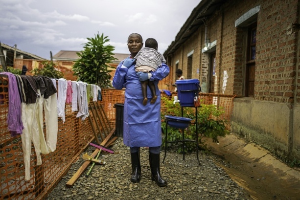 Bild vergr&ouml;&szlig;ern: Ebola-Epidemie: Bereits mehr als 10.000 Fälle seit Mai