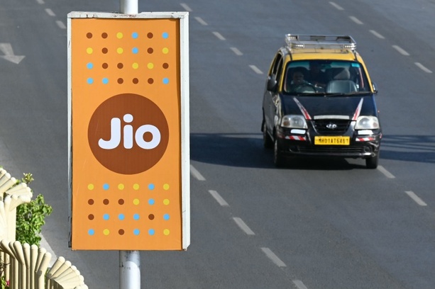 Bild vergr&ouml;&szlig;ern: Indien: Mobilfunkunternehmen Jio legt nach Rekordbörsengang Kurssprung hin